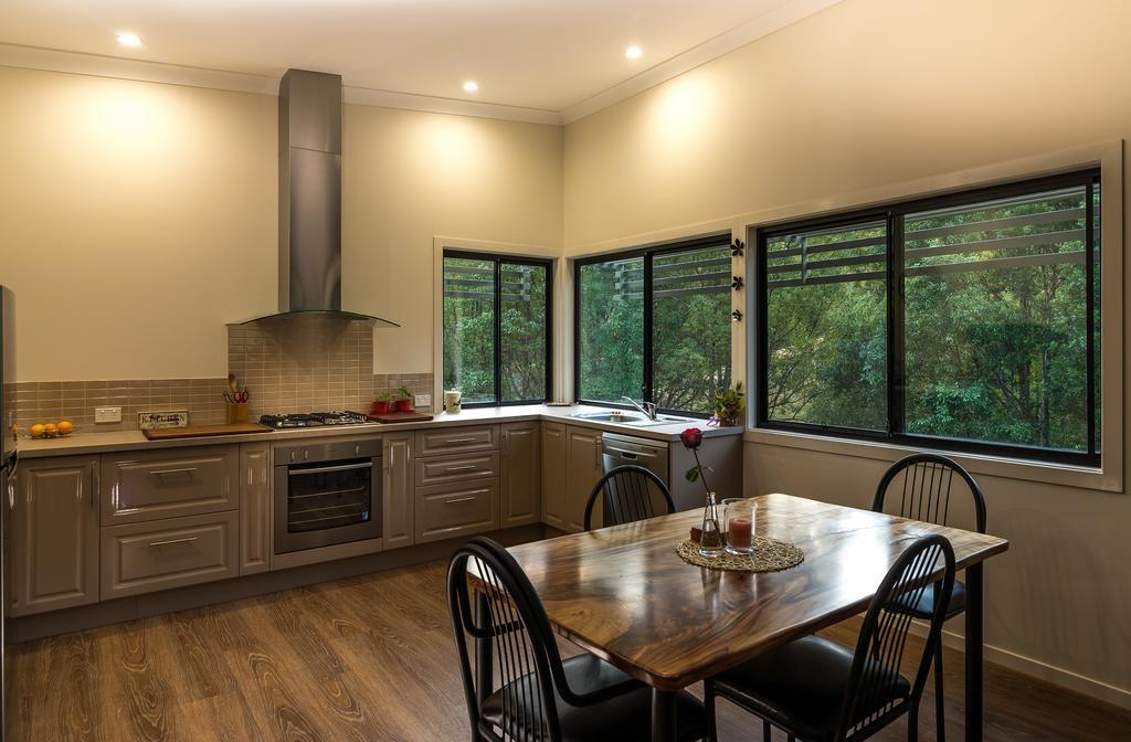 Babbling Brook Retreat Villa Limpinwood Стая снимка