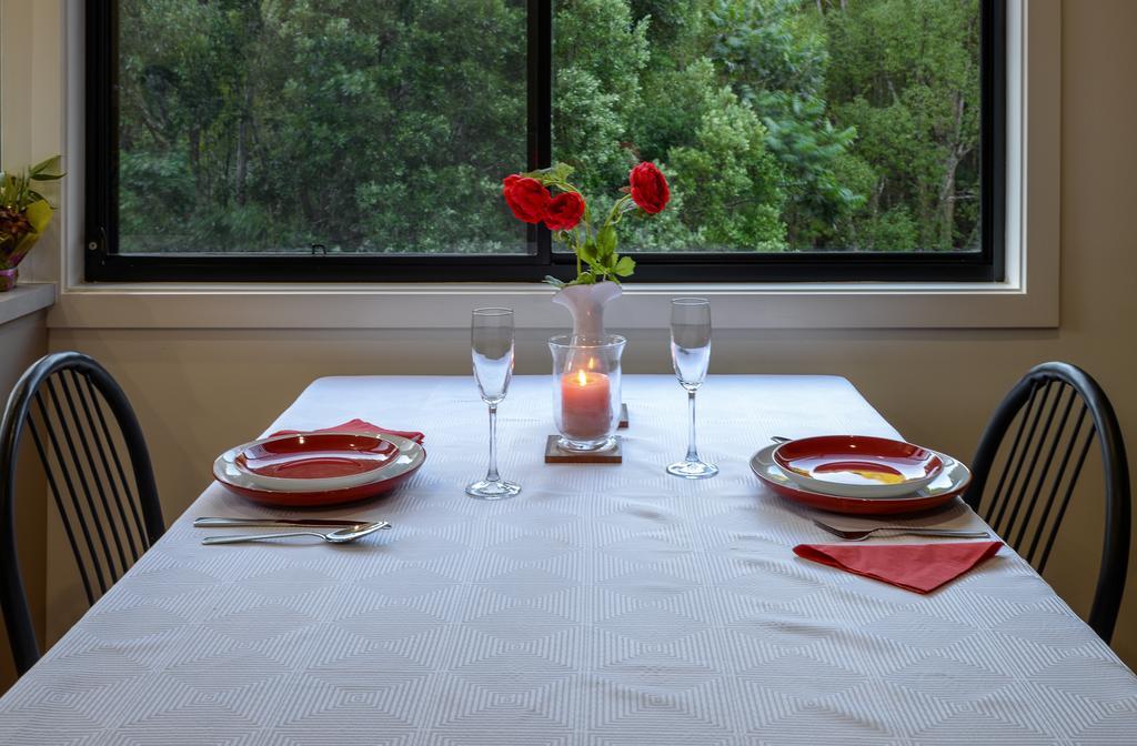 Babbling Brook Retreat Villa Limpinwood Стая снимка