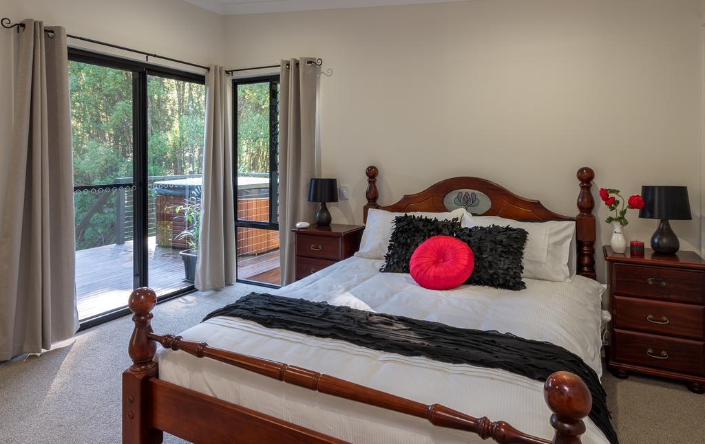 Babbling Brook Retreat Villa Limpinwood Стая снимка